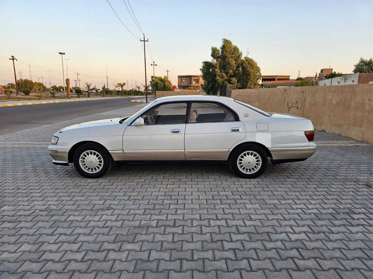 للبيع 
السلام عليكم 
بطه فصل موديل 1994
رقم انبار مشروع وطني سنويه  هزه جديده 2030 انكليزي 
منضومه غاز شغاله تبريد ثلجج تخم تاير حداديه جديده مكينه وكير شرط غرفه جديده شاشه كامره خلفيه تحويل مباشر مكفوله من كص والنقل الجثه والضربه  سياره جديده بمعنه الكلمه 
علمن السياره احله من صوره
العنوان واسط كوت 
للاتصال ***********
53ورقه
