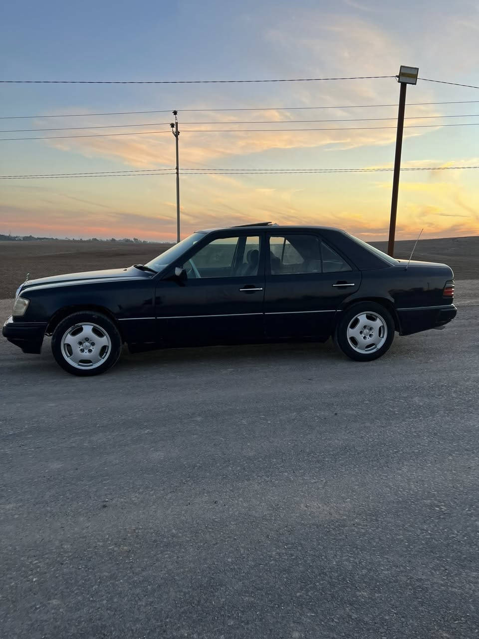 مارسدس دب موديل 91كير ومحرك بشرط VVt3000كهربائيات كلهاشغاله  سقف سلايت شغال فلنجات جديد دسكات جديد باتري جديد تخم تاير جديد ويل رياضي داخلها رصاصي نضيف حيل رقم وسنويه جديد رقمها انبار تريد وكاله تريد تحويل السعر 70 وبيها مجال حك الجية رقم الهاتف ***********
