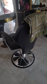 كراسي • شبه جديدة • قليلة الاستخدام