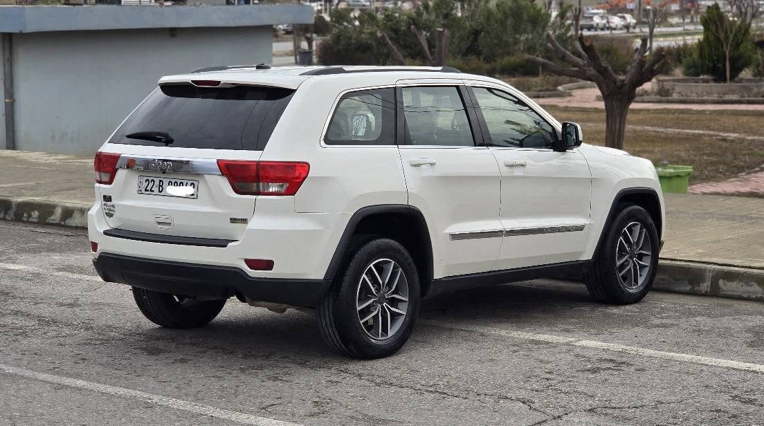 جێب لاریدۆ ٢٠١٢ - زۆر پاک و بێ کێشە
بێ بۆیاخ و بێ تەعدیل (بە شەرت)
 مەکینەی نەکراوەتەوە و زۆر توندوتۆڵە.
​بەسمە (دوو بەسمەی شەریکەی لەگەڵە)، شاشە و کامێرا.
نوێ و بێ خەرجی.
​سەنەوی: نوێیە تا ساڵی ٢٠٢٩ و بەناوی خۆمەوەیە.
​ئۆتۆمبێلەکە زۆر شازە و ماڵی دۆستە، هیچ مەسرەفێکی تێدا نییە.
نرخی 174 گەڵاو مەجالێکی کەم
بۆ پەیوەندی: [  *********** ] أربيل, العراق
