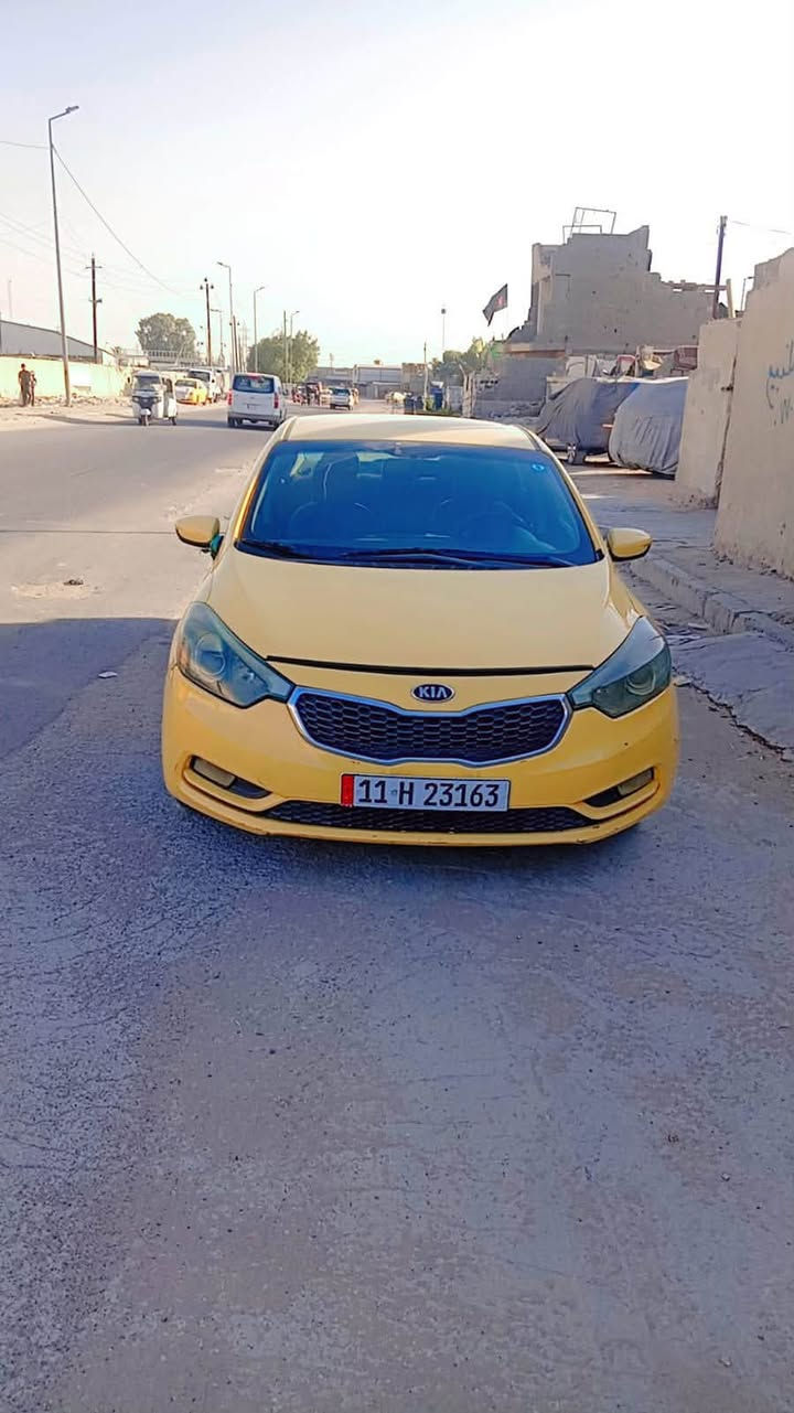 يا الله سلام عليكم شباب كيه فورتي 16 
حدثه حافت البنيد وجاملق الايمن فقط 
مكينه وكير خير من الله  منضومه تبريد جديده
شرط ❄️ هيه وقرامه امصفره تخم تاير جديد 
منضومه زنون  السياره خير من الله 
العنوان بقداد   شهده العبيدي 
سنويه 29 سياره بسمي 
سعره 103وبيه مجال لطيبين 
رقم الهاتف ***********
