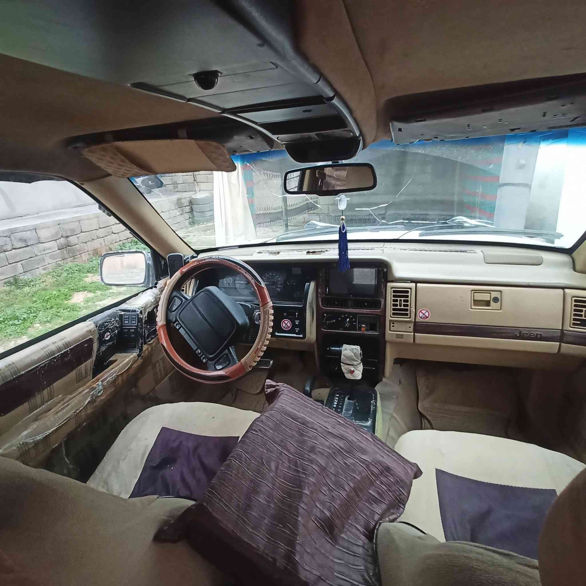 السلام عليكم
جيب شيروكي گير محرك بطه 3000 جدد شرط صدر جديد تواير اربعه جدد شاشه كامره كهربائيات كلهَ شغاله  سياره جديده ما بيهَ صبغ سنويه لل2030
السعر 55 بيهه مجال 
***********
***********
