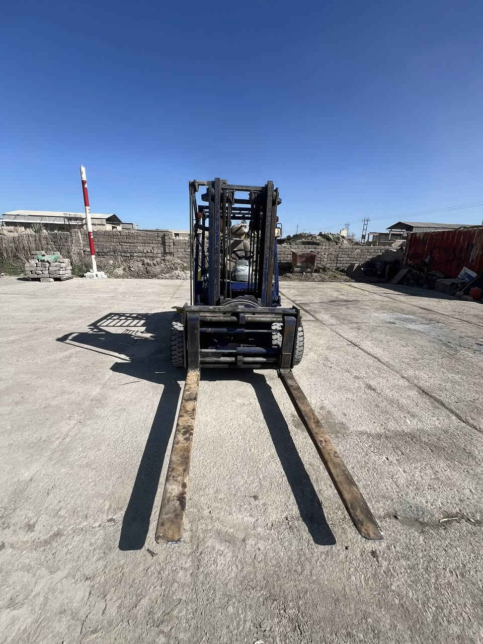 للبيع رافعة شوكية كوماتسو 2001
4 طن اونص جوب ناصي 5 حركات شغال 
محرك كمنز 6 سلندر  بشرط  منفيست 
سعر 110$ او بي مجال للاستفسار *********** ☎️
