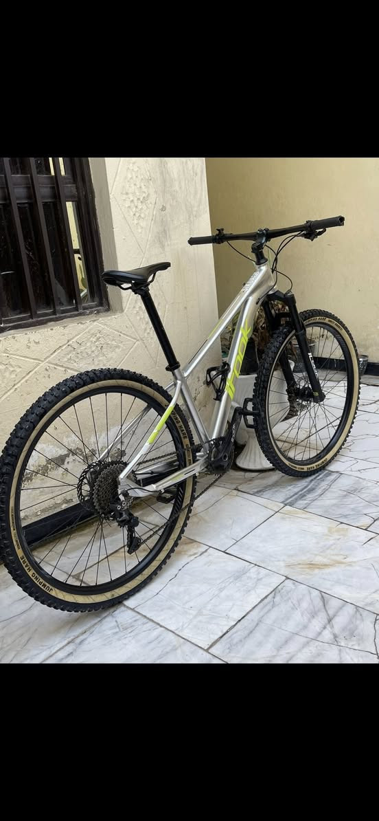 سلام عليكم.
دراجة 🚴‍♀️ البيع. ماركة. iTOOK
باله. حاوية
حجم 29   . 
معدن فول المنيوم. صب 
وزن خفيف 
مواصفات دراجة 
سيت سستم شيمانو ديور حديث
فريم مضلع 
وايرات دفن  
مكينة. خلفي 10 
بريكات دهن هدروليك 
دبل تحكم قفل فتح ب سكان 
سكان قياس ٨٠ حديث 
تايرات كتان أصلي بلادي يتحمل أوزان. ثقيلة 
ويل طبقتين يتحمل أوزان ثقيلة 
كمبليون امامي خلفي
بايدر براكيت حديث 
دراجة. كلشي بيه بلادي سرج بايدر. قاطعه مطارة كله بلاد. 
عنواني بغداد الدورة شارع كفاءات 
***********
