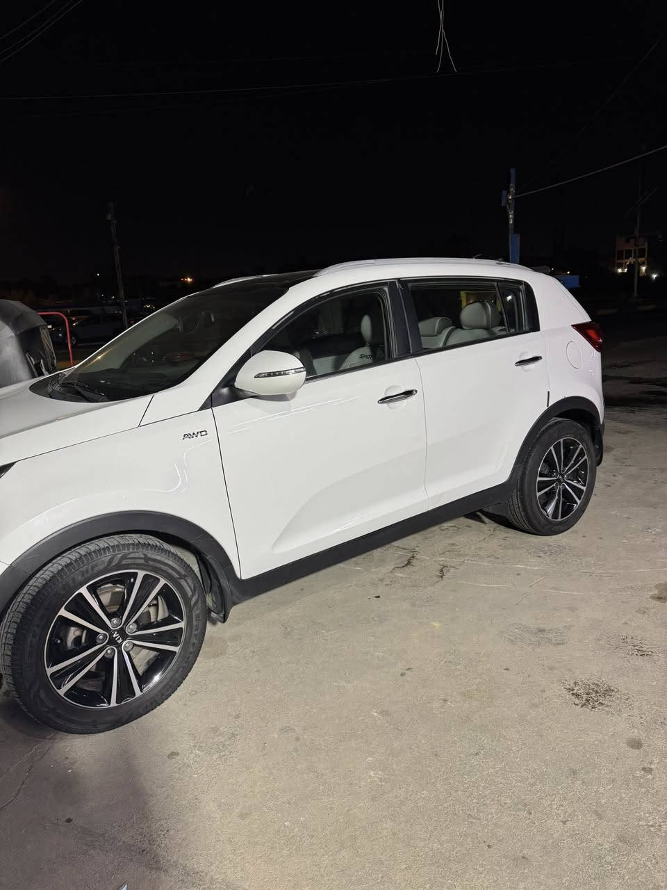 السلام عليكم 
اسبورتج خليجي ٢٠١٧ محرك ٢٤٠٠ دوش 
سياره مكفوله كفاله عامه محرك وكلشي صدر جديد سياره فول فتحه تحكم استيرن 
سياره بيه بارد بجاملغ الخلفي وراجع بارد 
مكان سياره حي اور 
سعر ١٧٠ وبيه مجال حك جيه 
***********
