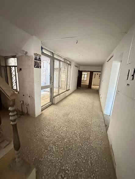 بيت للأيجار مساحة٣٠٠م 
يحتوي على#استقبال#مطبخ#2غرف#خدمات #بارك البيت معزول الفوك عن الجواه 
الموقع 📍حي اور ال600 (موقع ممتاز)
للأستفسار آكثر الأتصال ع الارقم***********
