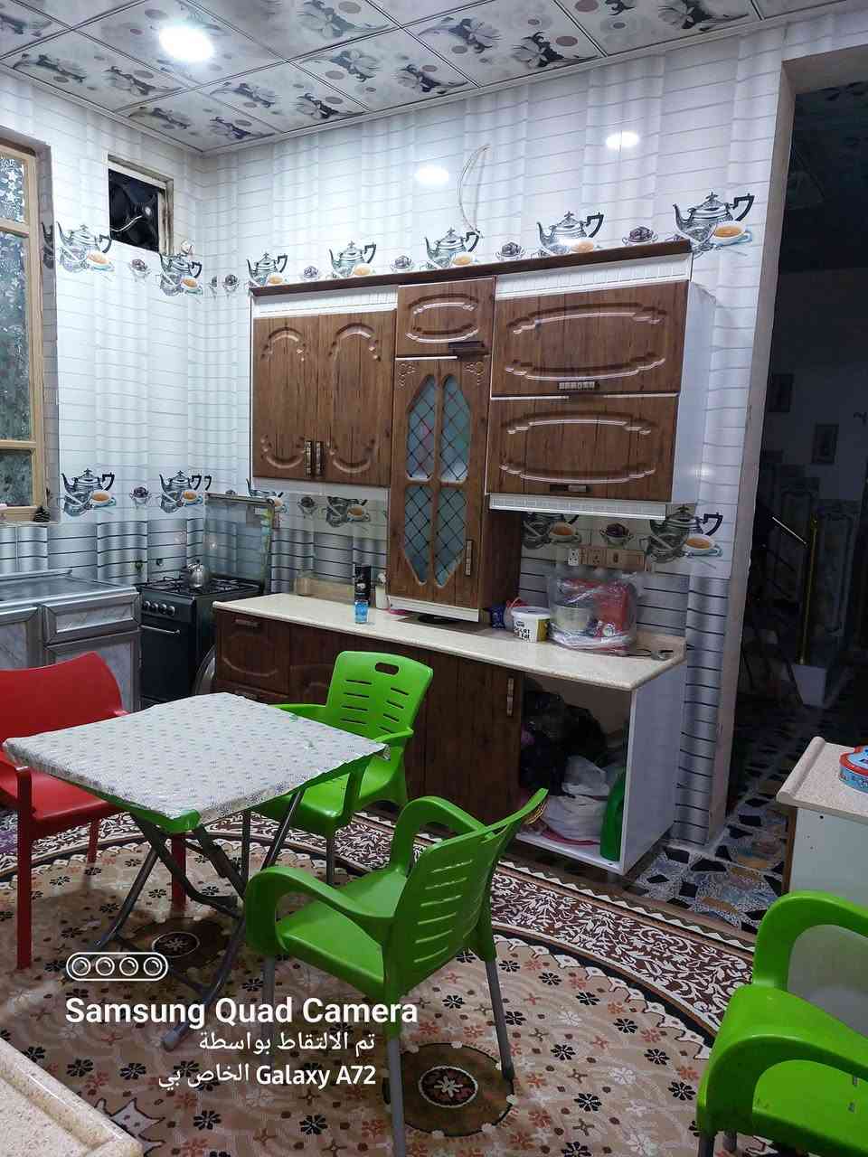 بيت في كربلاء حي القادسية
قريب جدا عن الحديقة وساحة عامة 
على شارعين تبليط
المساحة ١٥٠ متر كلها بناء
العرض ٦ متر
نزال ٢٥  
فيه غرفتان للنوم
واستقبال
صالتان واحدة في الطابق الأرضى والثانية في الطابق العلوي
مطبخ 
حمامات ٢
البيت مرتفع عن الشارع
بناء حديث
وأهم ما يميز البيت انه محاط بجار جيد  جدا
السعر ٢٥٠ مليون
رقم الهاتف ***********
