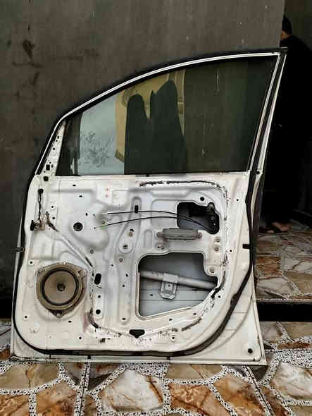 ابواب سياره ابصم باب الصدر والباب الخلفي اليمين اللون ابيض النظافه مثل ما واضح بالصوره السعر ١٤٠ مكاني البصرة / الجنينه رقمي ***********
