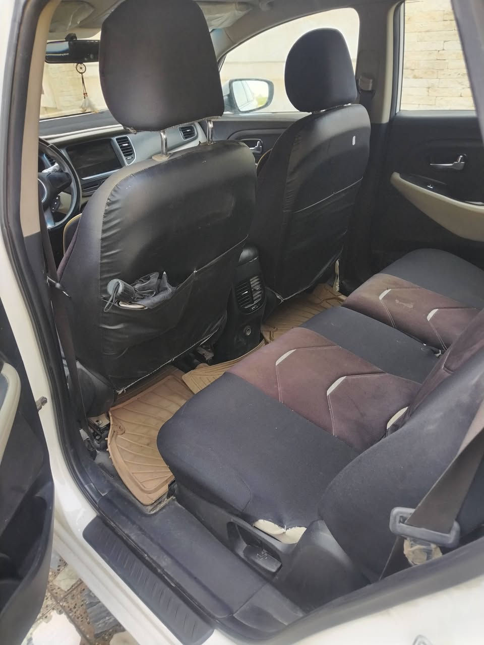 كيا كارنز ٢٠١٤ خليجي
محرك ٢٠٠٠ دوش
٧ راكب، تحكم استيرن
شاشة وكاميرا خلفية
 تدفئه وتبريد
اشارة بلمري
ثلاث مودات قيادة
نظام ايكو اقتصادي
محرك وكير سليم مذكور بالفحص
باب خلفي صبغ والدوسه
السعر ١٤٠ 
بغداد الاتصال ***********
