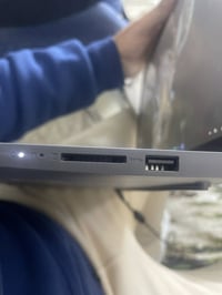 للبيع لابتوب Lenovo قوي جداً ونظيف استعمال شخصي 🔹 المواصفات:  • معالج:...