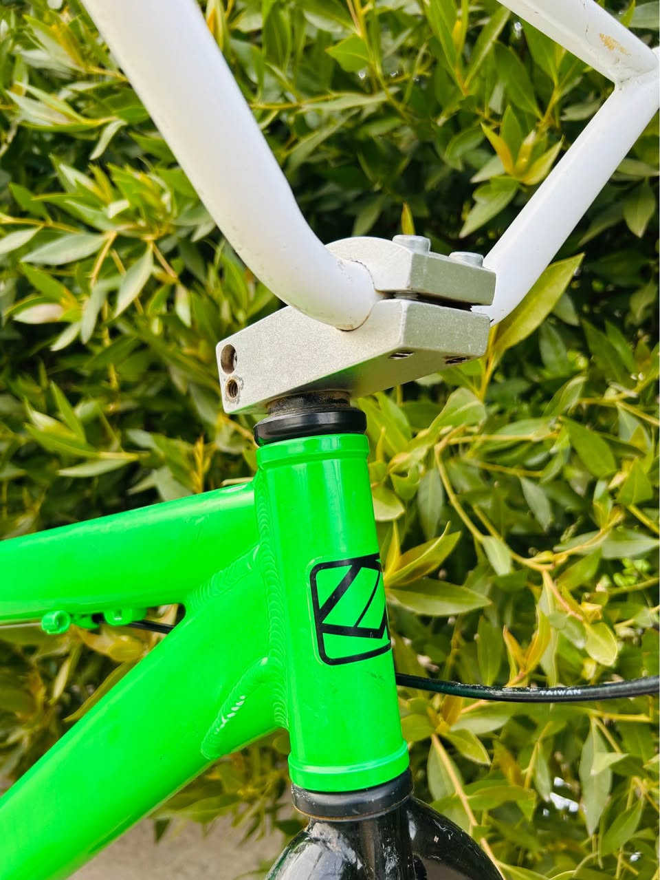 السلام عليكم💚
للبيع بايسكل BMX حجم 27.5 جديد 
مكينه امامي وخلفي سنكل كلش خفيف بلمشي 
بريكات دسك المعدن المنيوم بلكامل 
مساعدات امامي خلفي للحركات 
بطيخات بولبرن خفيف بلمشي 
كامل مكمل اي نقص مابيه 
مكاني بغداد حي الجوادين 
للاستفسار واتساب /*********** بغداد, العراق
