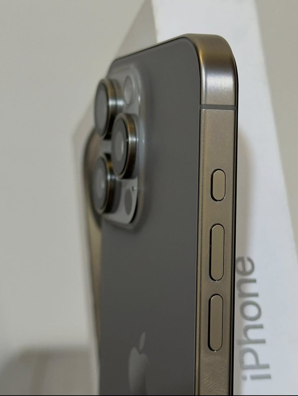 ايفون 15 برو ماكس للبيع
ذاكرة 256 
بطارية 89 
نموذج M..AA/A
السعر مليون و 75 الف 
الجهاز كلة بالشرط بدون فتح او صيانة 
ملحقات كاملة - العنوان تكريت ومتوفر توصيل
*********** ☎️
