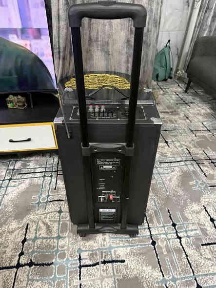 السلام عليكم للبيع
ديجي سبيكر 80 واط الوجبة الاولى ابو الشمعات ومايك يشتغل بطارية وكهرباء
شادله نظام بلوتوث ويشتغل اواكس
السعر 150 الف
عنواني بغداد / سبع ابكار 
للتواصل ***********
