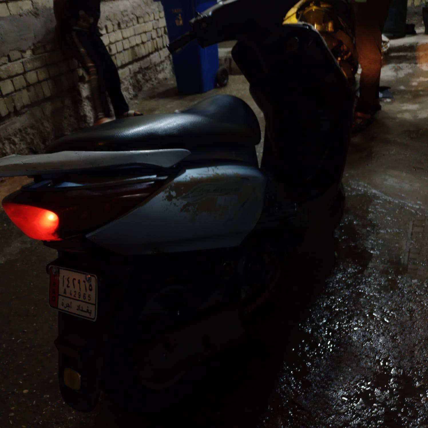 اسلام عليكم دراجة بريز يرادلها اشوي تعديلات شغالة مشيها ضعيف ميكنة كايمة يرادلها تجفيت السعر كهربائيات كلها جديدة السعر 250 و بيها مجال الاتصال على هاذا الرقم ***********
