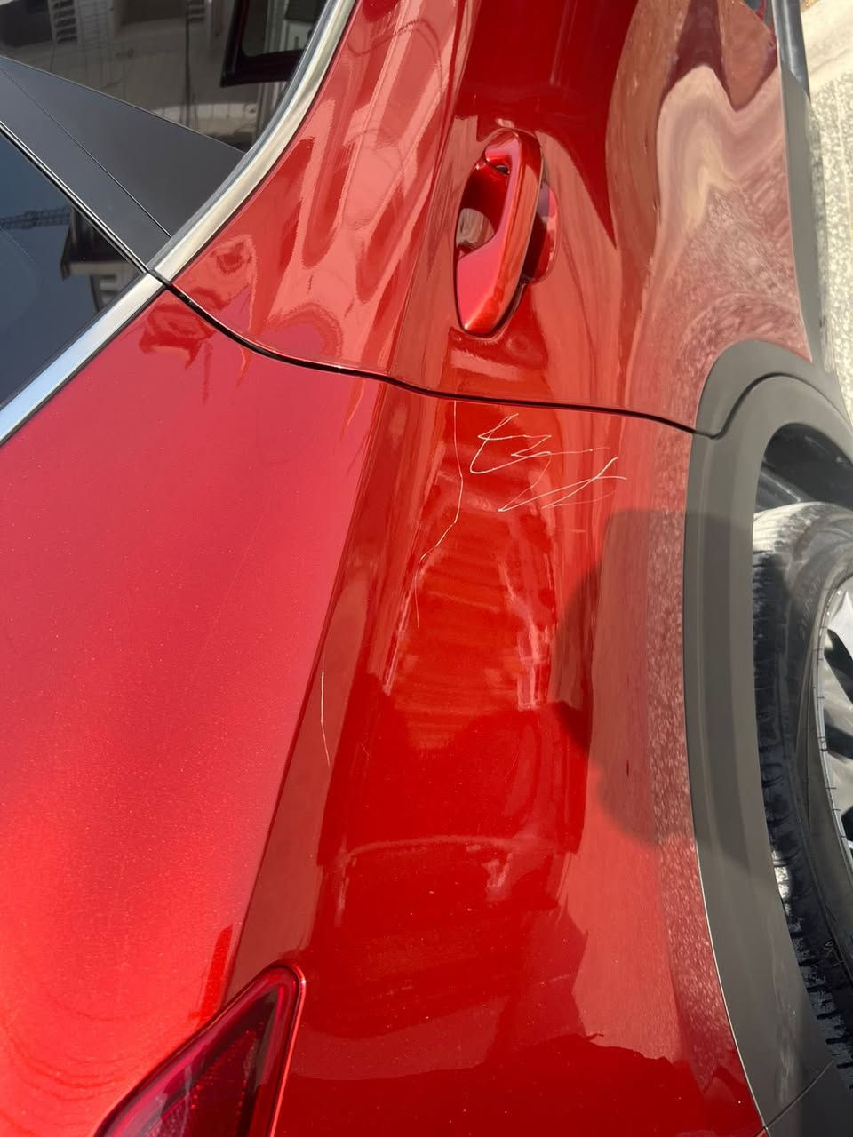 سلام عليكم كيا سيلتوس موديل 2021 وارد امريكي حادثة دعامية امامية فقط لا صبغ ولا تبديل كفاله عامة السياره من كير او مكية من تبريد فول مواصفات اعلى فنة بالسيلتوس تشغيل عن بعد حساسات امامية وخلفية كاميره توقف ذاتي كلش اهواي بيها مواصفات فتحة بالسقف رقم بغداد بسمي شخصياً السيارة لونة مميز مكان السيارة بغداد المنصور السعر 160                          ***********
