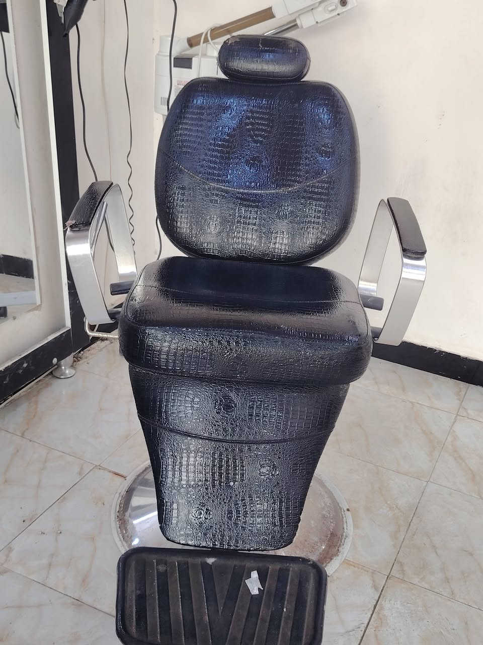 كرسي حلاقه للبيع
العنوان حله وردي
السعر ١٠٠ الف
***********
