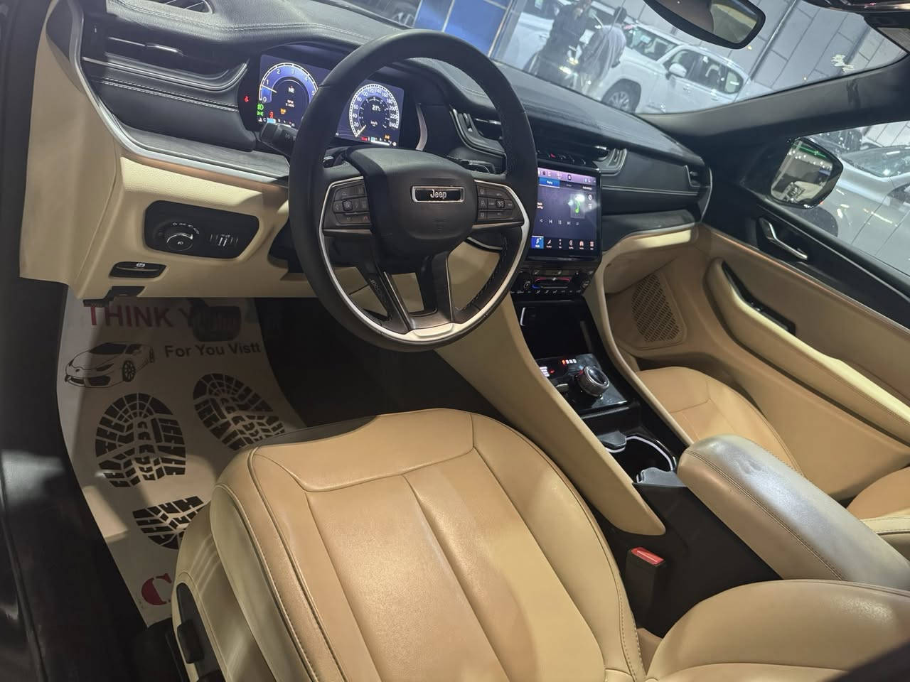 جيب  شيروكي لمتد خمسة راكب فول مواصفات فول عدى خمس كامرات حادث السيارة موضح بالصور جاملغ و بنيد  بدون داخل السيارة ماشية ١٣ الف حلوة و جيدة موديل ٢٤  السعر ٢٩٥ و بيهة مجال قليل مكانهة اليرموك *********** ملاحضة لايتاتهة بلادي رادييتراتهة البلادية شرط الفحص
