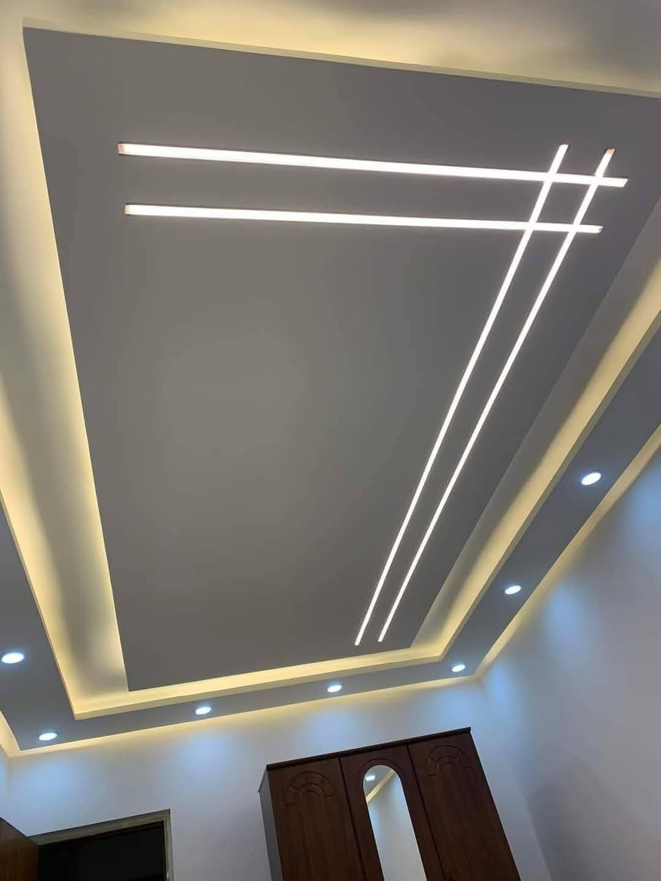 اعمال ديكورات منازل باسعار مناسبة اتصل واتساب او *********** المكان بغداد
