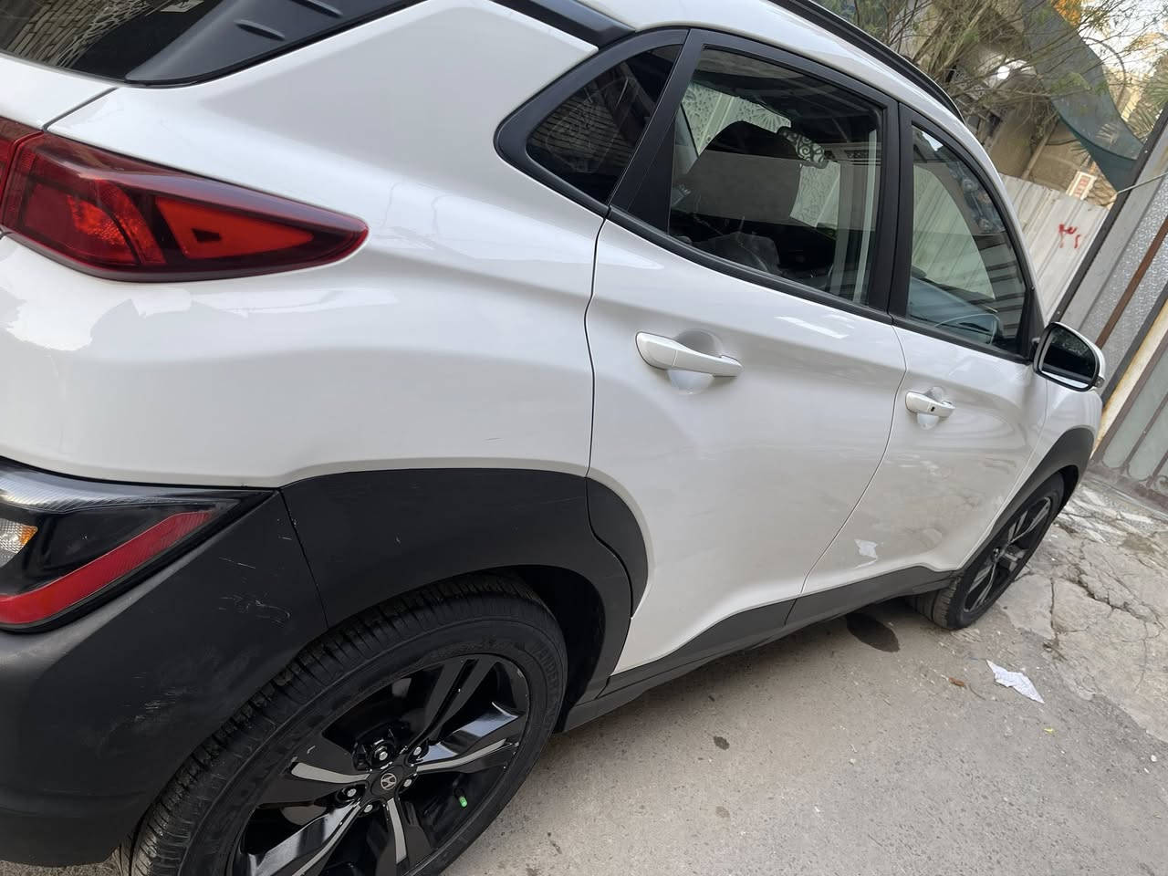 كونا 2023 وارد 
رقم اربيل بأسمي 
مكان السيارة بغداد 
محرك 2000 دوش 
ماشية 74 الف 
بصمة ، بصمة ابواب ، رادا امامي خلفي ، حساسات ، كامرات ، فتحة ، كشنات جلد ، شاشة كبيرة  ، ٣ انظمة لقيادة ، فور ويل ، مانع انزلاق ، تبريد وصدر بحالة جيدة .  

للاستفسار الاتصال على الرقم ***********
