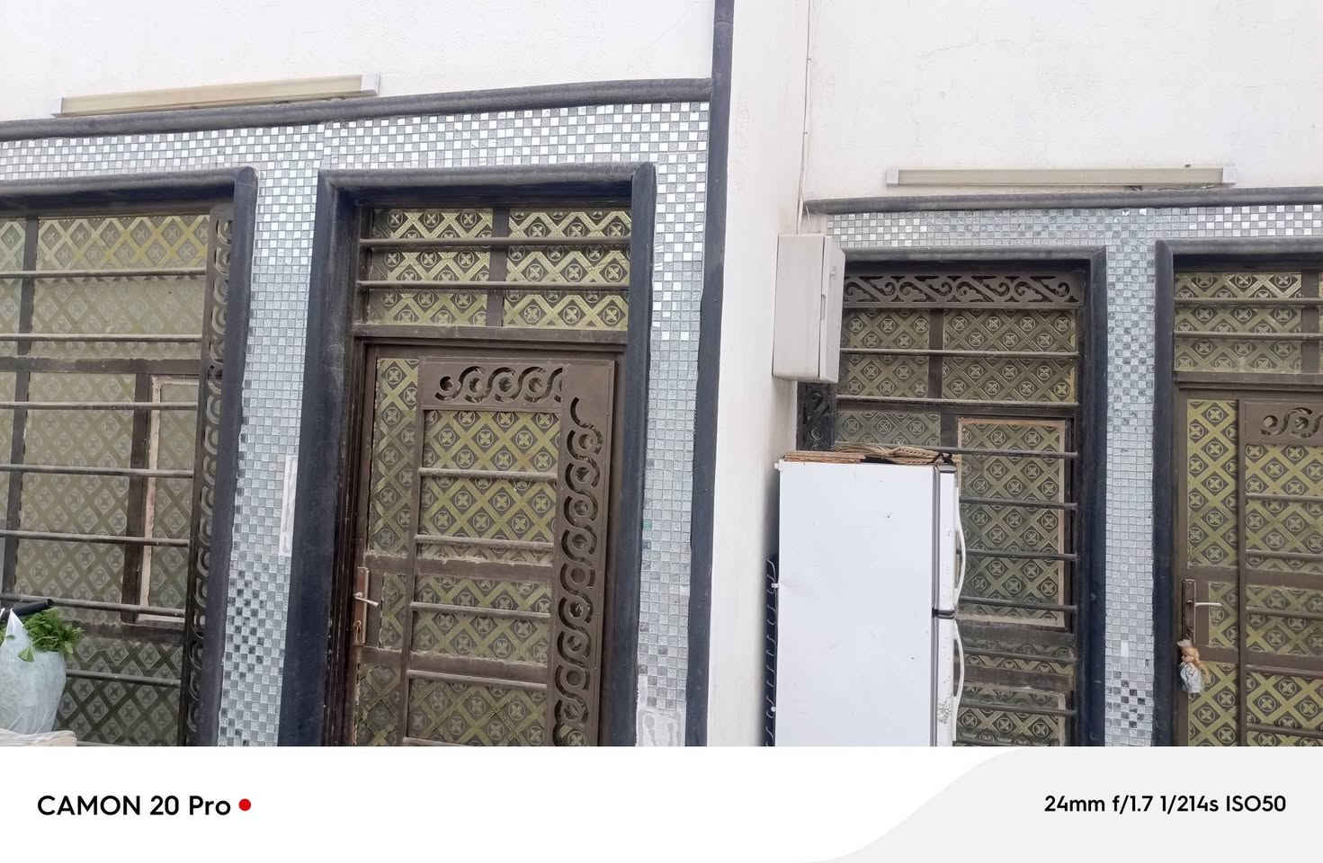 بيت للبيع المساحه 100 متر بشارع على قماره ***********
