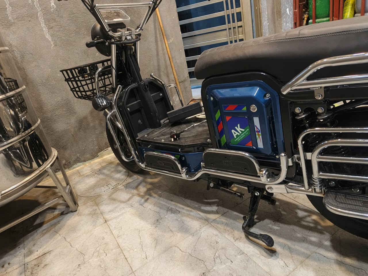 سلام عليكم دراجه شحن
جبلي ابو سله جبيره

موديل2025 ابو 7 بطاريات

دراجه. احله من صوره جديده او عله فحص

رقم ***********
