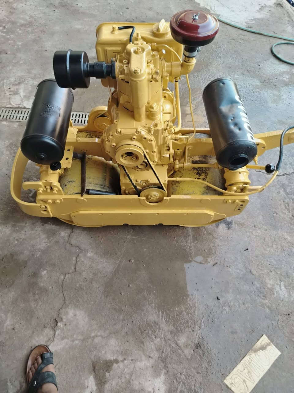 حادله ربع طن بوماك الماني ستيل
محرك هاتس 
هزاز شغال 
خفيف وثكيل شغال 
عرض 50سنتمتر 
شغاله وجاهزه شرط الشغل 
مكاني الكوت واسط مركز المدينه الحي الصناعي
اي ستفسار اتصل او واتساب وبيك خير وتدلل ***********/////***********
