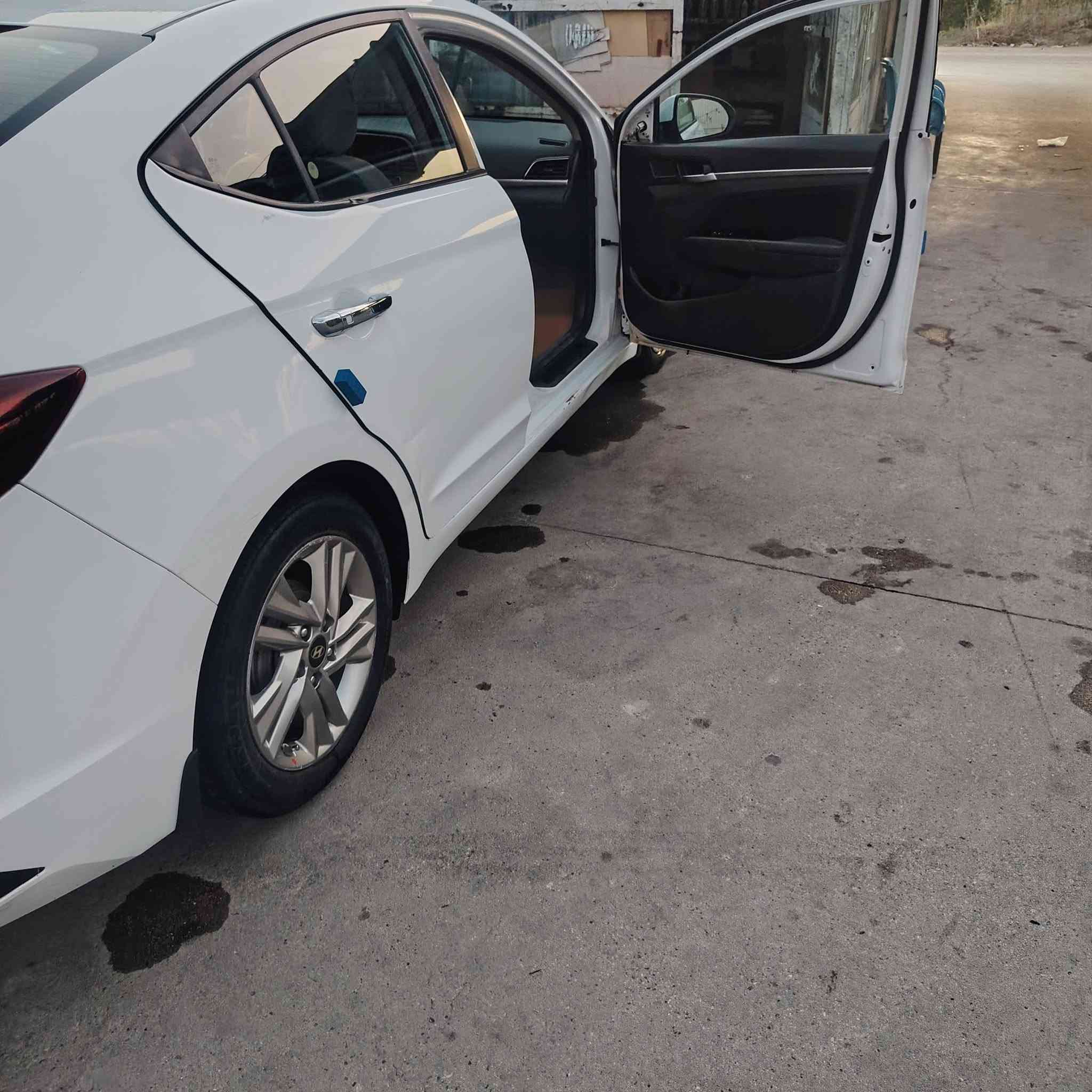 السلام عليكم النترا موديل 20للبيع 
وارد كندي تحكمات جانبيه كير ATمكينه وكير كفاله السعر 120بيه مجال رقم التلفون ***********
