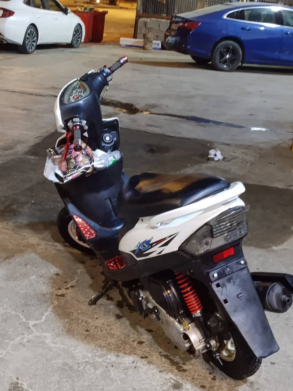 السلام عليكم
دراجه ماكس عدله مكينه 49 
مبدل بيها بوشه 
دراجه شلع معدل 

بيه شغلتين نقص 
شغالة من بجم لبجم 
سعر 550بيه مجال الطيبين 
رقمي ***********
مكان فلوجه حي شهداء
