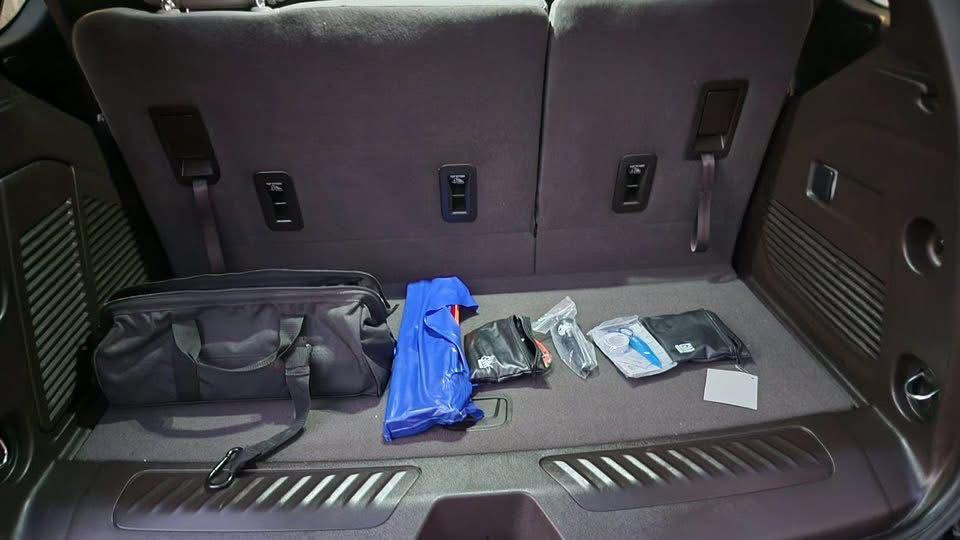 تاهو LS موديل ٢٠٢٣ مغلفة pbf ب١٨٠٠$ وضمان ١٠ سنوات عداد المسافات ٣١،٠٠٠ كيلو متر بجم عريض بريمير رادار امامي وجانبي شاشة كامرة مقاعد امامية كهرباء حساسات امامية هندبريك بصمة مانع انزلاق وتحديد مسار تشغيل عن بعد وتسغيل اقتصادي مواصفات LS معروفة السيارة بدون اي بارد مكفولة كفالة عامة عدتها وملحقاتها كاملة والارضيات لا زالت بالنايلون جديدة السيارة باسمي وتحويل ثاني يوم مكان 
السيارة بغداد حي الخضراء 
*********** بسعر ٤٨،٥٠٠ $
