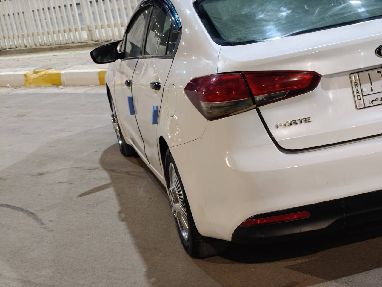 سلام عليكم 
فورتي 17 امريكي حادثة موضح بالصور 
صبغ فقط بدون تبديل ايرباك سليم بدون دواخل مكينه2000 شرط مامفتوحه ولا تنقيص ولا تبخير كير أي تي  
السعر 112
***********
