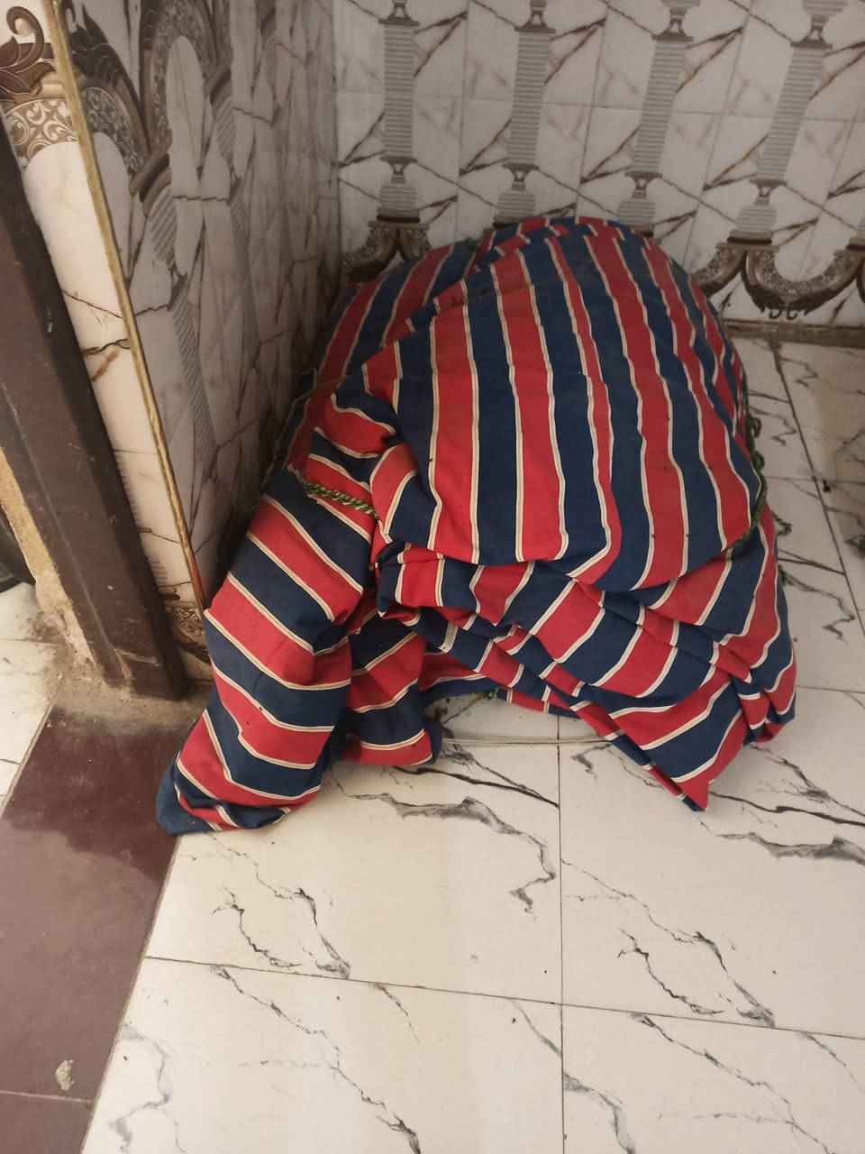 جدار للبيع ٢٢متر الاستفسار ***********
