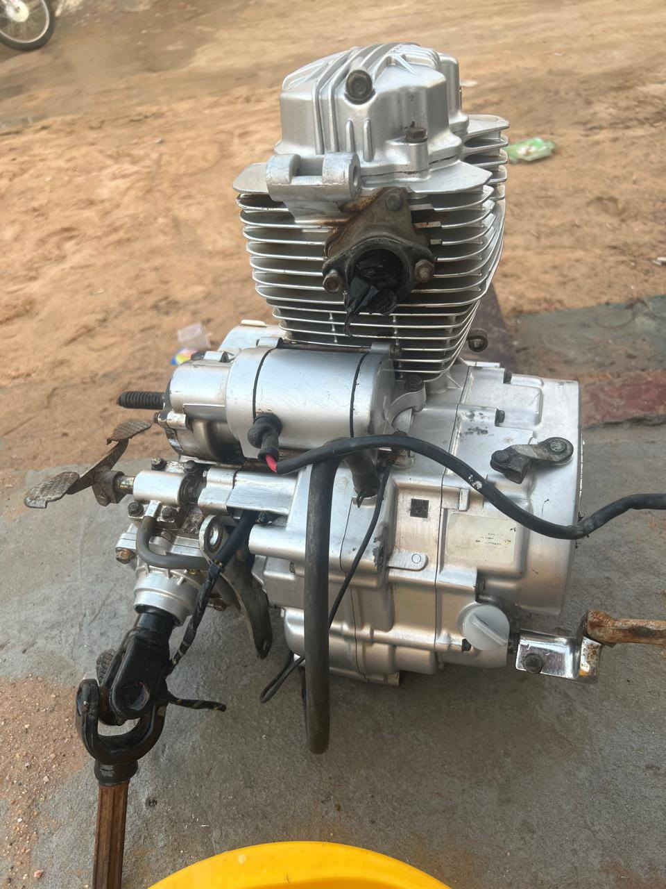 سلام عليكم غراض ستوته كلش نضاف تفصيخ 
تواير تعال وشد جاهزات محرك ابو طيره الاصلي موديل 2023مبدل بي فقط ولفات باقي كفاله شرط شد 
اكسل لطش جاهز 
مكاني البصره التنومه صالحيه قرب جامع ابي طالب 
***********
