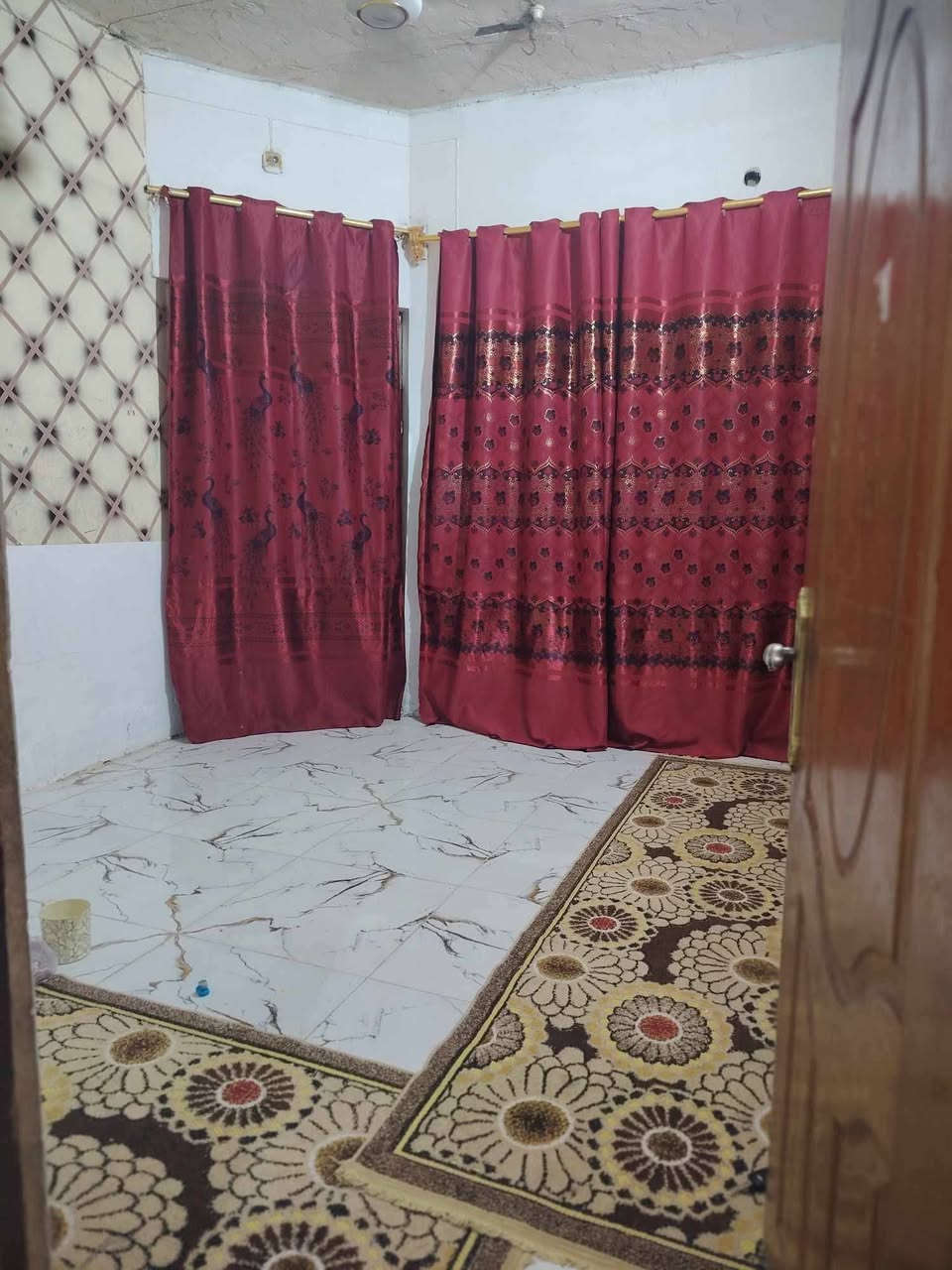 السلام عليكم بيت للبيع طابو زراعي مشمول بالتطويب سند 25 ١٠٠م مربعه اساس صب
غرف وصاله واستقبال مكشوفات ٢  ساحه كبيره البيت بي مجاري للشارع البناء بلوك درجه اوله وعكاده وكاشي المكان بداية علوة الفحل  فرع اسواق الحشد الشعبي قريب عن الشارع السعر 30 وبي مجال الاستفسار اتصال

***********
