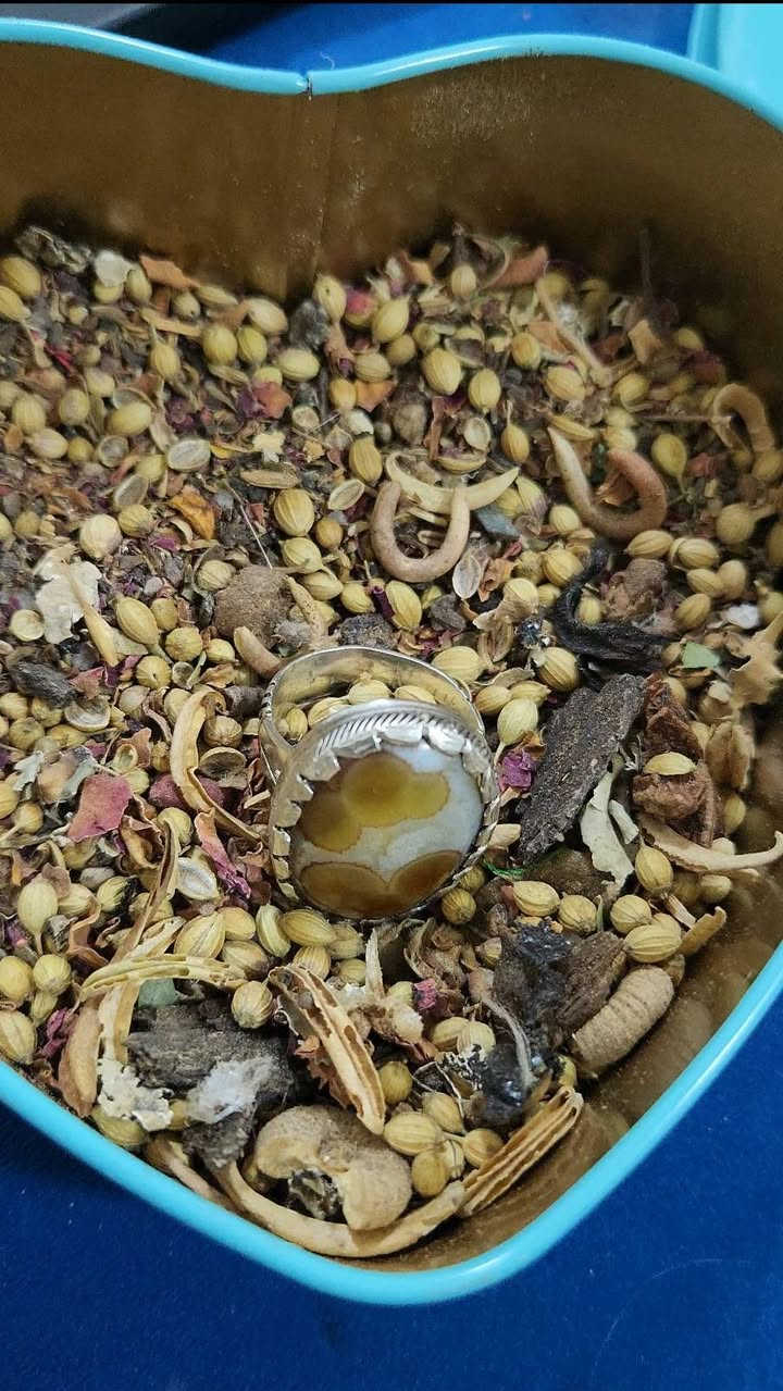 السلام عليكم للبيع او مرواس محبس سليماني فضه 925 صياغه ثقيله مطلسم  والتواصل *********** وتساب موجود توصيل كل المحافظات
