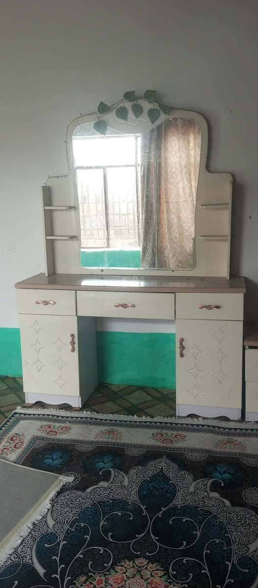 لللبيع ٧ قطع غرفه نوم تركي سعر ٣٢٥ وبيه مجال ع خاص
كرمه 
*********** للاستفسار
