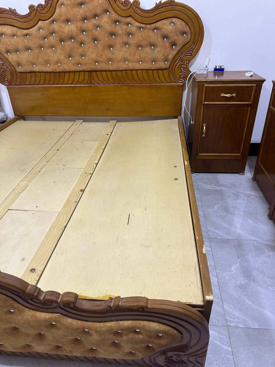 هاي لغرفه للبيع مليون وبيهه مجال حطاطه لجربايه نظامً خزانه ومن داخل  وخارج صاج ٩٠٠قفله الي يريدها خاص


**إذا كنت صاحب هذا الإعلان وتريد حذفه لأي سبب، رجاءا أرسل رسالة إلى الدعم الفني**