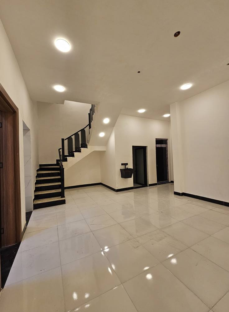 ✨ اللهم صلِّ على محمد وآل محمد ✨
🏡 بيتان للبيع – بناء حديث فول مواصفات
📍 الموقع: البصرة / أبي الخصيب / البهادريّة
قريب من الشارع العام الداخلي
📐 المساحة:
▪️ مساحة كل بيت 150 م²
🏗 تفاصيل البناء:
▪️ بناء طابوك
▪️ طابقين
▪️ بناء حديث – فول مواصفات
🔹 مواصفات الطابق الأول:
غرفتا نوم
صالة كبيرة
استقبال
مطبخ
صحيات
كراج
حديقة
🔹 مواصفات الطابق الثاني:
4 غرف نوم (سويت)
📄 الملكية:
▪️ طابو زراعي عراقي
📞 للاستفسار:  ***********

أبو سيف البصرة, العراق
