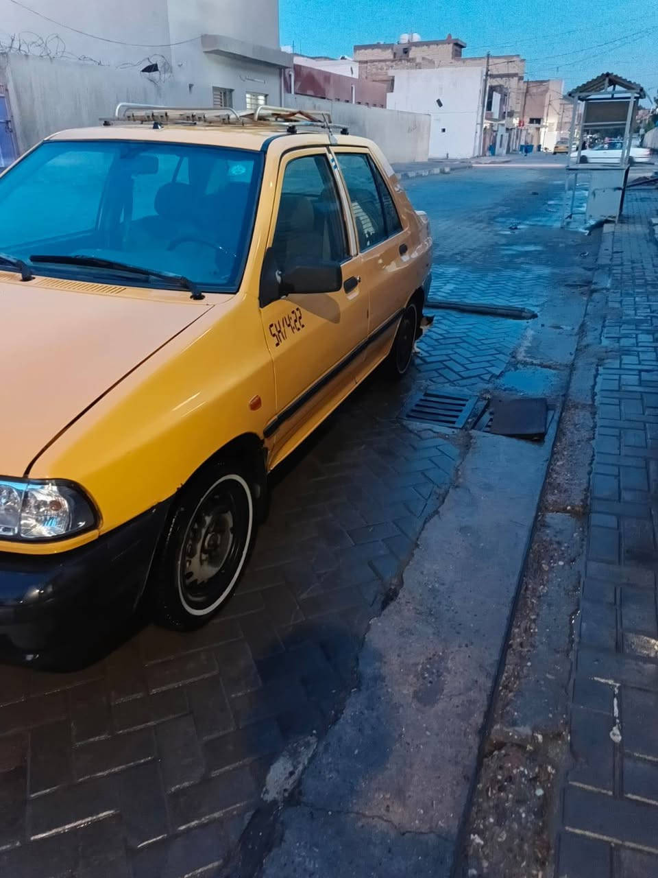 السلام عليكم سايبه مديل 2017 مبدل بيها جاملغ وباب ونفس الجاملغ الي مبدل يرادله تبديل لانو مال تفصيخ وتعبان  السياره بيها نواقص خفيفه بس تبدل الجاملغ وتحطلها ترايش بيبان 
وبوجهك للشارع مكينه بدايت خيط تبخير وبيها فطر ب البراكيت سعر 35 وبيها مجال حك الجيه وبخدمتكم 
رقم الهاتف ***********
