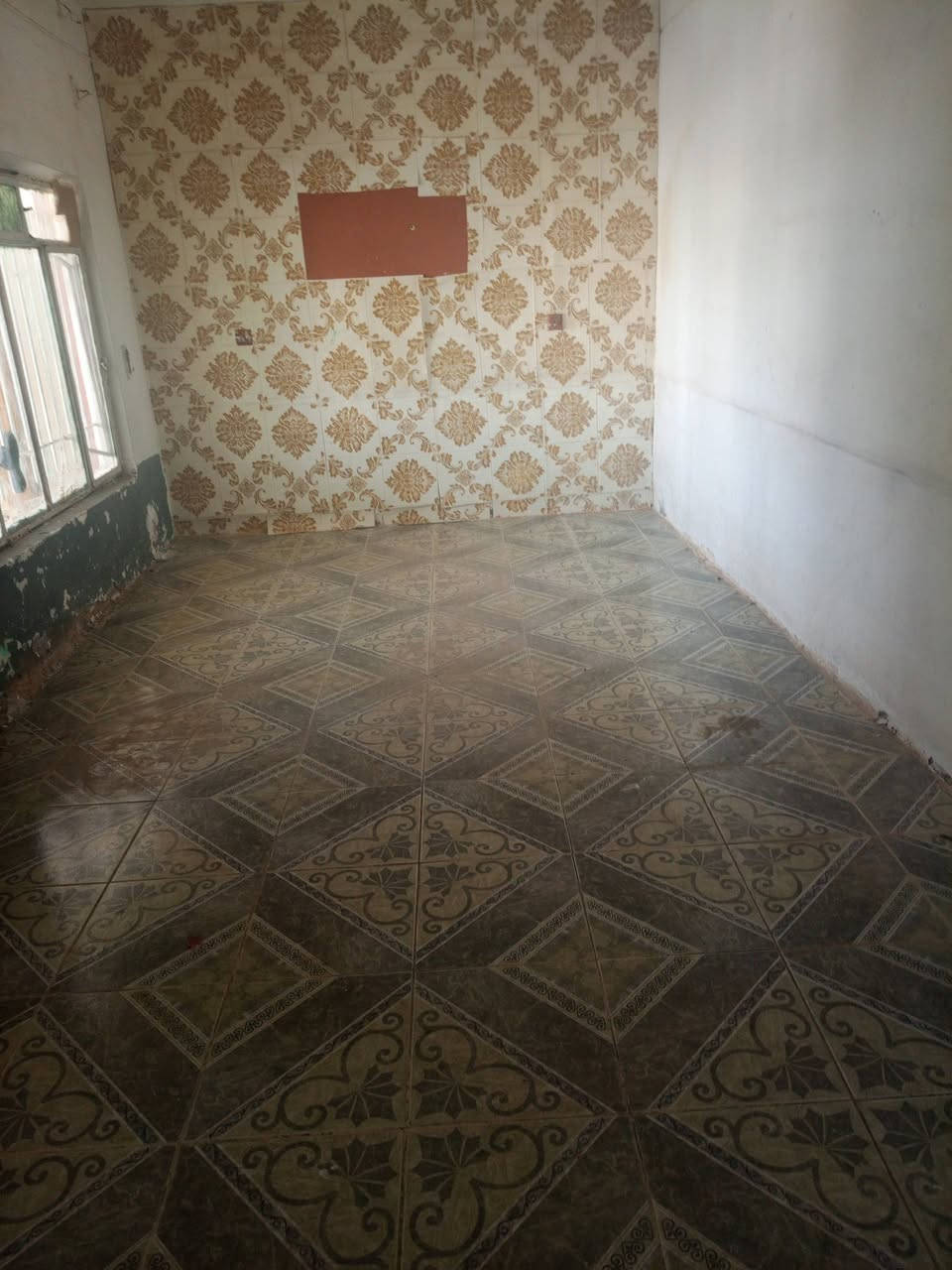 بيت 260م طابو صرف طابقين على ساحه حي العسكري الرابع خلف ابو الطرشي غرفتين وصاله ومطبخ وحمام واستقبال الطابق الثاني غرفتين وصاله الاتصال على الرقم ***********او مراجعه مكتب علي الفتلاوي العقار قرب جامع زين العابدين
