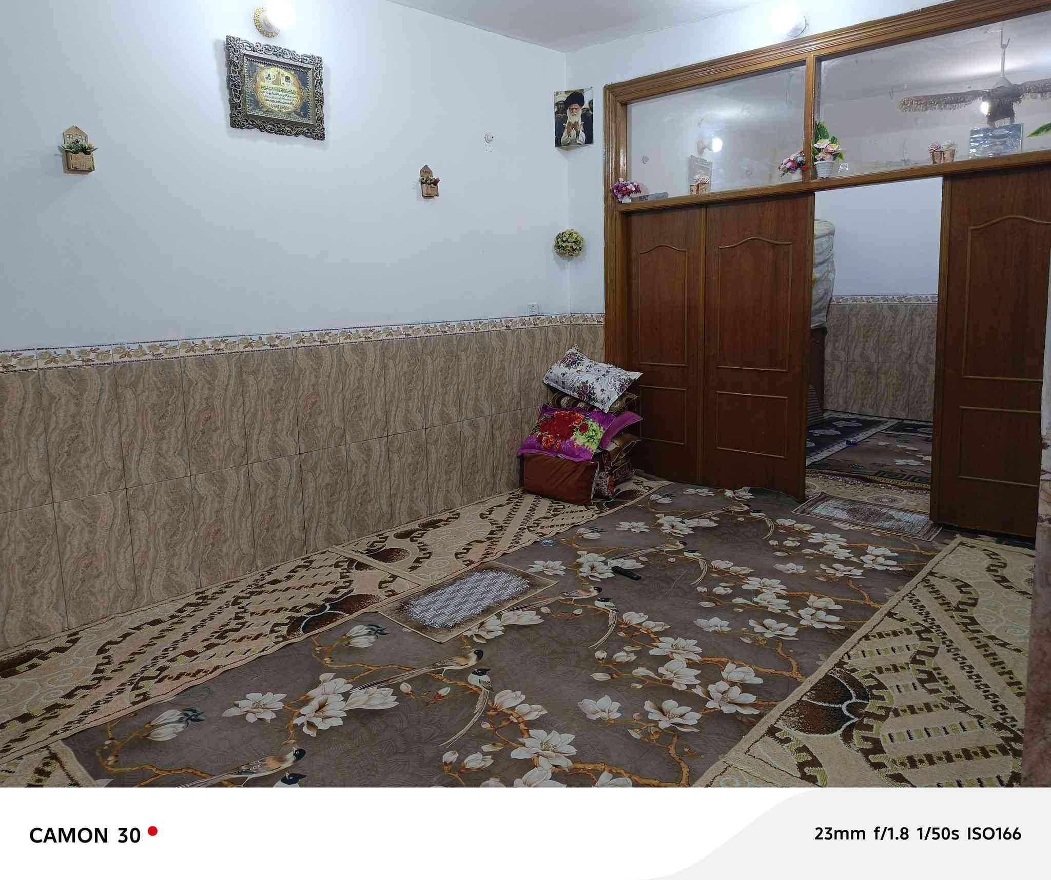 سلام عليكم بيت البيع ركن عله شارعين المساحة 120متر يتكون وصاله ومطبخ وستقبال  وعرفه وصحيات داخليه وخرجيه العنوان الحر الرشدية قرب متجع الشكرجي السعر 60وبي مجال لاستفسار ***********
