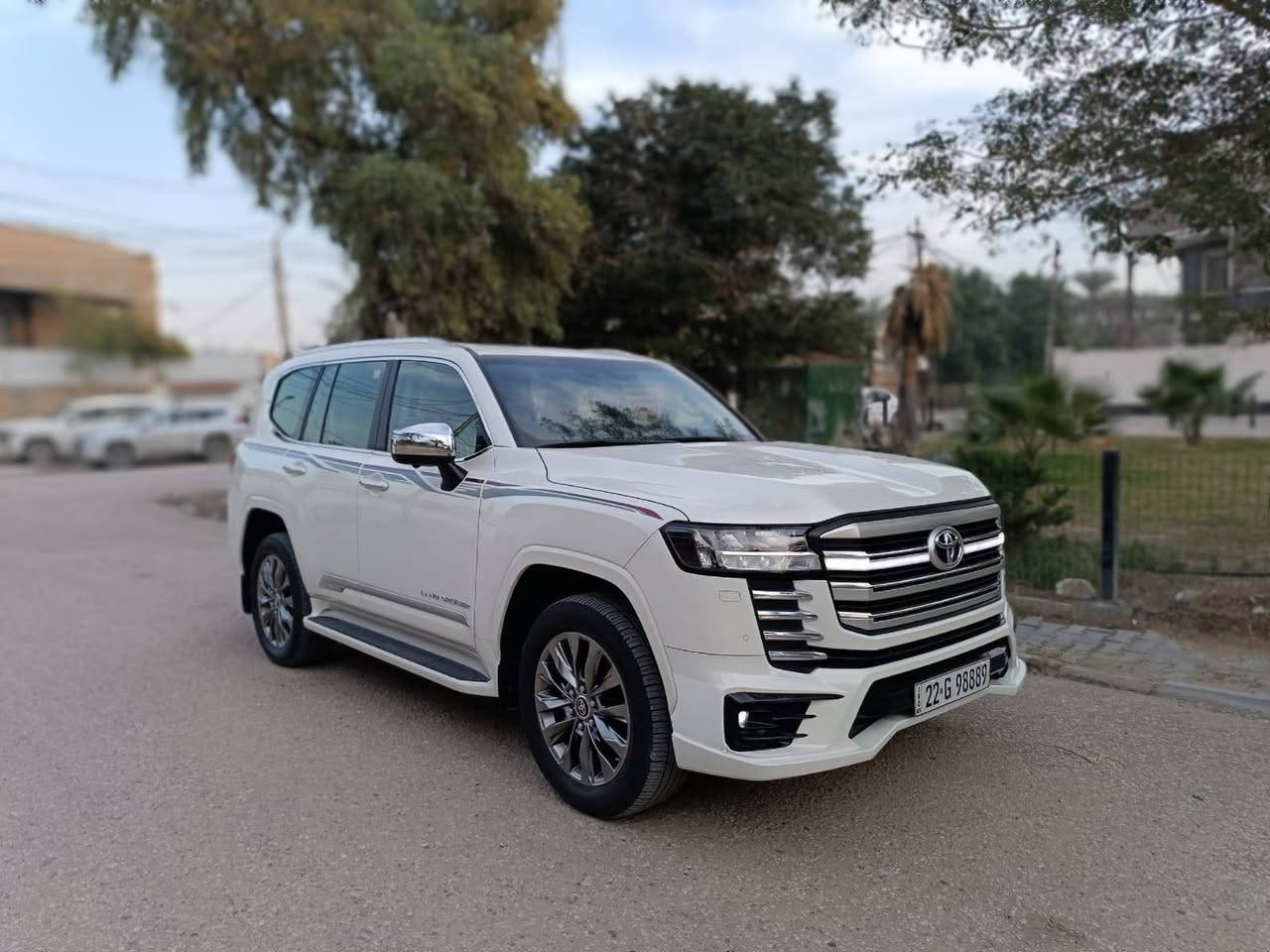 السلام عليكم 
لاندكروز 2024 ليمتد 
4 كامرات 
كراسي كهرباء 
صندوق كهرباء 
داخل صاج 
3 شاشات 
شاحن لا سلكي 
كراسي تدفئة تبريد 
تحكمات ستيرن
مثبت سرعة 
سايد بريك دكمة 

محرك 4000 
ماشية 30 الف 

السعر :685
وبيها مجال بسيط

***********
