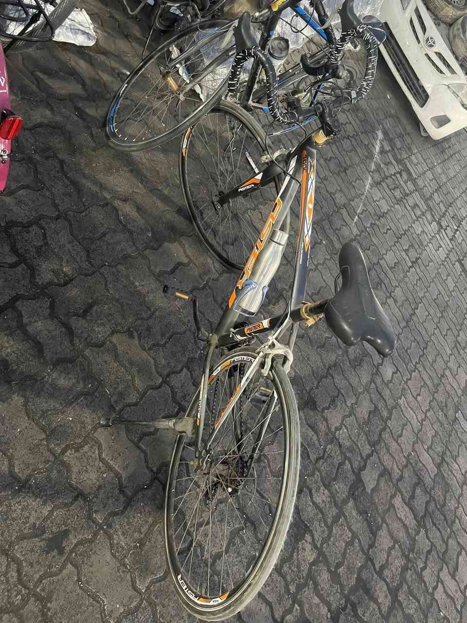 السلام عليكم بايسكل رود للبيع السعر 100 الف و النمرات كلهن شغالات وبيه مجال مكاني بغداد حي العامل للتواصل متواجد فيس و واتساب ***********
