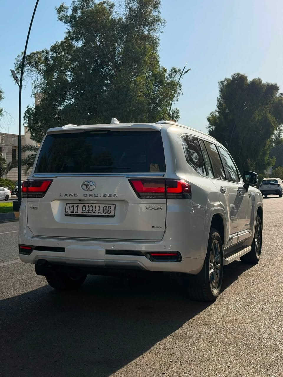 لاندكروزر  VXR هايبرد 2025 بغداد مغلفة ppf

* رقم بغداد 
وكالة ساس تويوتا العراق

* ⁠الفئة: VXR توين تيربو ابيض هايبرد 

* عرض على الزجاج (داتا شو)

* ⁠ابواب شفط ستيرن كهرباء

* ⁠صاج انارة داخلية 

* ⁠ماوس تحكم وضعيات القيادة (مود قيادة)

* 4 كامرات محيطية (360 درجة)اصلية

* ⁠داخل جلد (احمر واسود) داخل لكزز 

* محرك 6 سلند (3500 cc) توين تيربو

* ⁠دعاميات كت (لحاية) الجديدة 

* ⁠رادار امامي - رادار خلفي 

* ⁠رادار جانبي (نقطة عمياء) 

* ⁠تحديد مسار قيادة ذاتية 

* بصمة تشغيل بصمات ابواب عدد (5)

* ⁠سماعات تويتر (JpL) انارة داخلية 

* ⁠شاشة امامية كبيرة اصلية 

* ⁠شاشات خلفية عدد (2) 

* ⁠فتحة سقف (سلايت) 

* ⁠كرسي السايق ميموري (ذاكرة)

* ⁠الكراسي الامامية كهرباء 

* ⁠كراسي الامامية تبريد وتدفئة 

* ⁠الكراسي الخلفية تبريد تدفئة 

* ⁠كراسي (7) راكب كهرباء شاحن وايرليس

* ⁠ثلاجة وسطية جنطة كهرباء تبريد شاشة تحكم ستيرن 

* ⁠داخل صاج تشغيل عن بعد علامة لاندكروز الضوئية بالابواب

* حساس امامي خلفي لايت ثلاث عدسات 

* ⁠مري طي كهرباء مري جانبية نيكل 

* ⁠قبضات ابواب نيكب ترايش ابواب نيكل 

* عداد المسافة 12 الف كيلو

* العنوان :- بغداد 

* ⁠للاستفسار هـ(***********)
