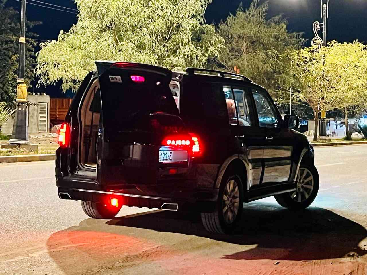 رمضان كريم عليكم جميعاً  باجيرو حبتور
الــون اســود  ملكــي

مـوديل 2010 السياره محدثـه 2023 لكـزز

رقم سليمانيه بسمي 

حبتور فول
بصمة 2 دخول ذكي مع تشغيل عن بعد 

سستم سماعات الـحبتور دمام خلفي

كشنات جلد وكهرباء

داير ايرباك

داخل صاج 

فول تحكم ستيرن

ويل حجم 18 

مكينه 6 سلندر 3800

شاشة كبيرة

حساس خلفي 

كامرة اصلية

بلوتوث

اشارة بالمري

كشنات 7 راكب

تبريد منفصل 3 قطع

لايتات LED زيـنون

زراك لايت

لد نهاري 

اضائة ترحيبيه

مري شفط 

ثلاجة

مكاني بابل

السعر 165 وبيها مجال بسيط  

*********** للاستفسار
