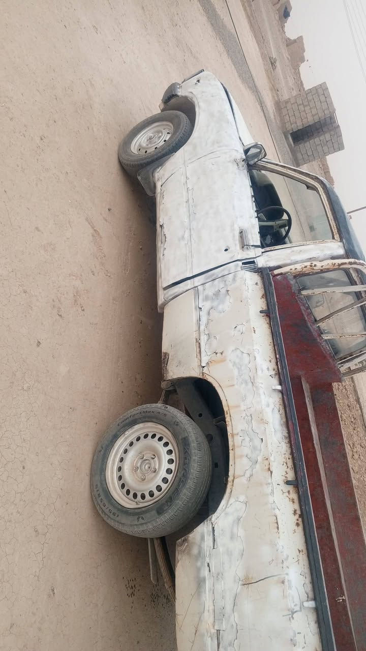 السلام عليكم
بكم 82 للبيع گير ومحرك شرط بدون رقم مكفوله دوله وعشاير السعر 9 وبيها مجال 

اتصال ***********
