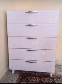 كوميديات • ٤ قطع • للبيع