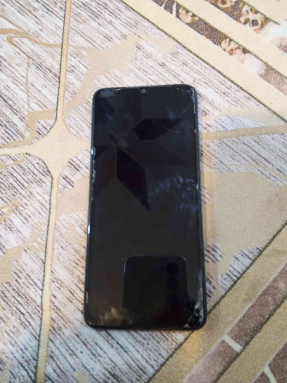 السلام عليكم يوجدجهازPOCO C40 الذاكرة 64مستخدم ويا كامل الملحقات بعده نضيف السعر 70وبي مجال                           ويوجد جهازTECNO POP الذاكرة 64 مستخدم بعده نضيف السعر 65 وبي مجال العنوان البغدادي الدولاب قرب ملعب الدولاب الكبير الاتصال على هاذه الرقم ***********
