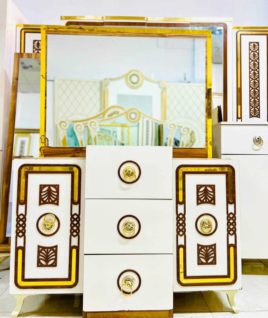 عربي كوردى #للبيع #بوفروشتن تخفيضات
تخفيض غرفه نوم 8 قطع نضيف وضخم سعر ( 550) مجال بسيط 
داشكاندن ژور 8 پارچه زور زه خم وپاك نرخ (550)ومه جال
عنوان كركوك حي النصر
***********
***********
ملاحضه نشتري جميع انواع الاثاث المنزليه
چيت هه يه بو فروشتن وه ره چات
واتساب
