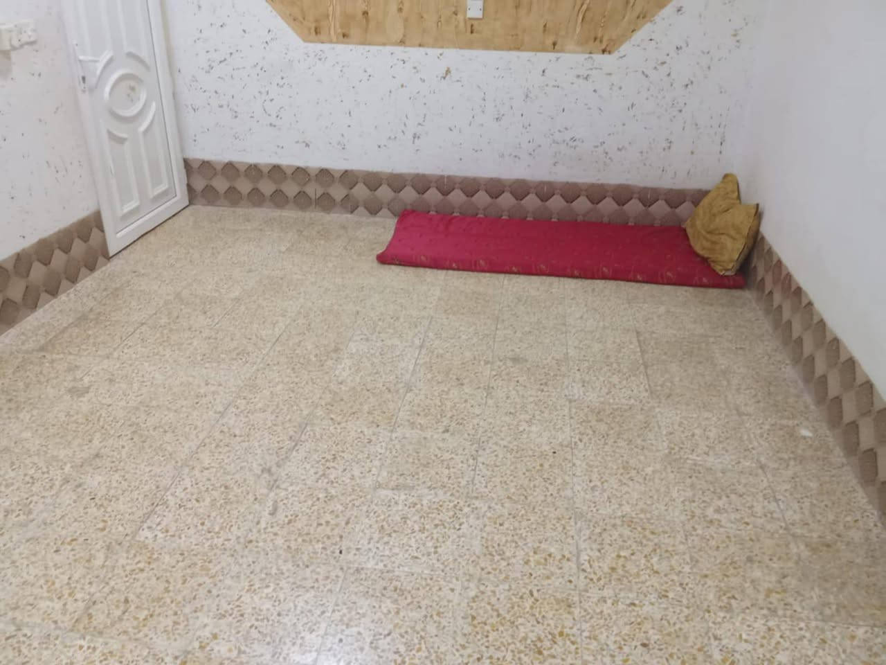 للبيع للبيع 🏠🏠 
دار في حي السماح الأولى  / قرب السايدين 30  / المساحه /110 / متر مربع / غرفتين + هول + / ومشتملات / اتجاه شمال /
خدمات ماءفول💦+كهرب+تبليط
صنف العقار +كرت بلديه + مقدم معامله للتمليك / السعر 60 /  مليون وبي مجال / للتواصل والاستفسار:
📱 *********** / زين 
📱 *********** / كورك 
📛 ابو ياسر للعقارات / نستقبل جميع العروض في احياء الموصل /
▪️ سكني 🏡
▪️ تجاري 🏬
▪️ دواَنم وأراضٍ استثمارية 🌟
