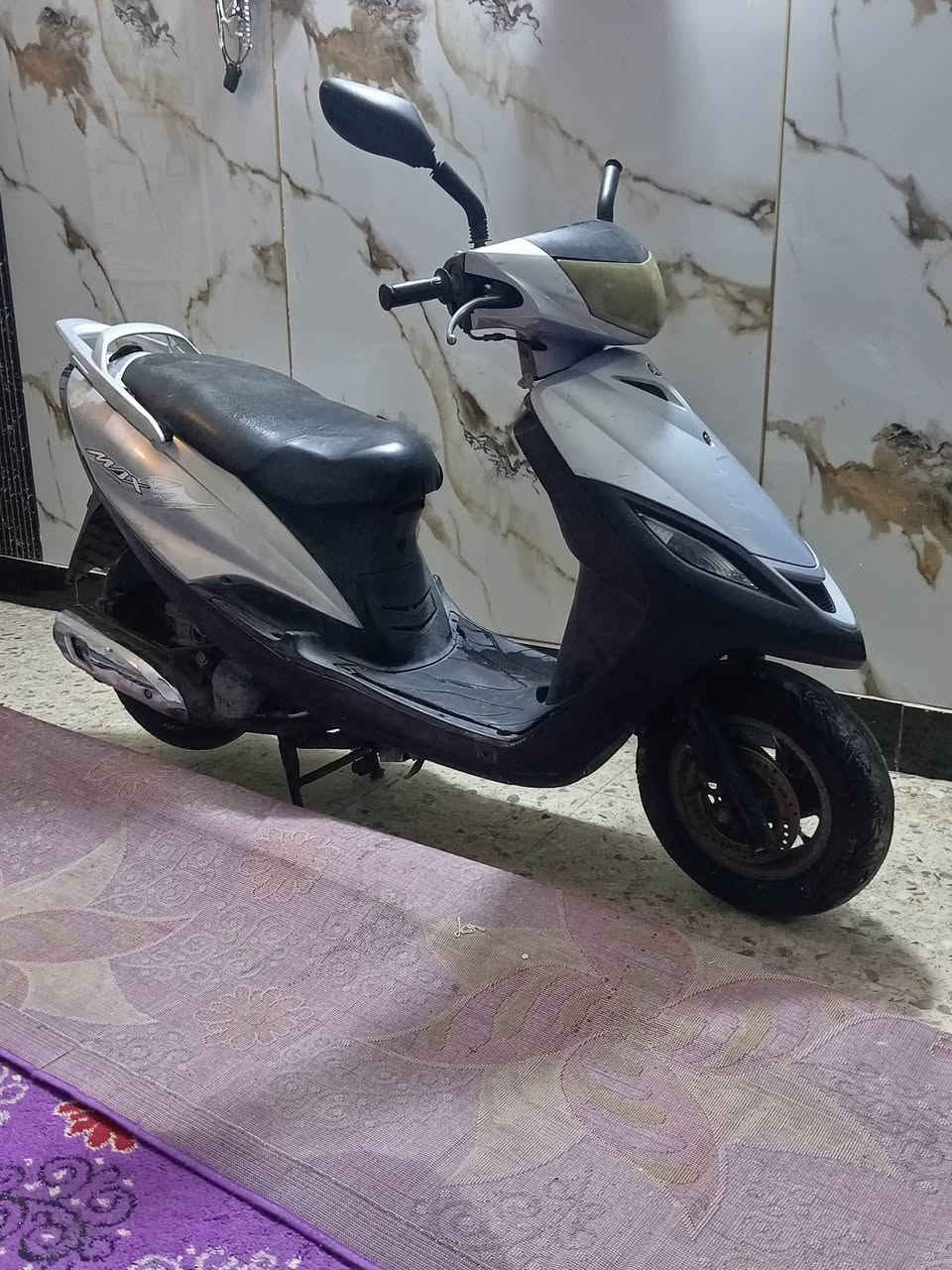 سلام عليكم متاح دراجه ماكس ثعلب سلف وهندر الكهربايت شغاله المكينه ناعمه ممفتوحه شلعه ومعدل قفل ستيرن قفل جنطه أوراق كامله سعر ٣٠٠ عنوان مدينة الصدر رقم الهاتف ***********
